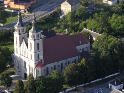 Kościół w Piątnicy z lotu ptaka (autorem zdjęcia jest Sz. i K. Gosk)